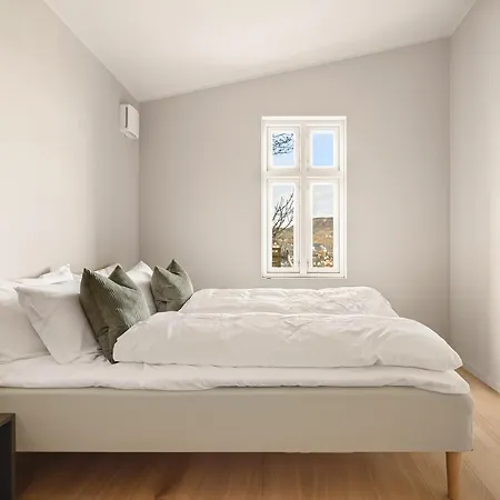 Panorama - View In L 2br & Terrace *