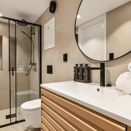 Panorama - View In L 2br & Terrace Apartment