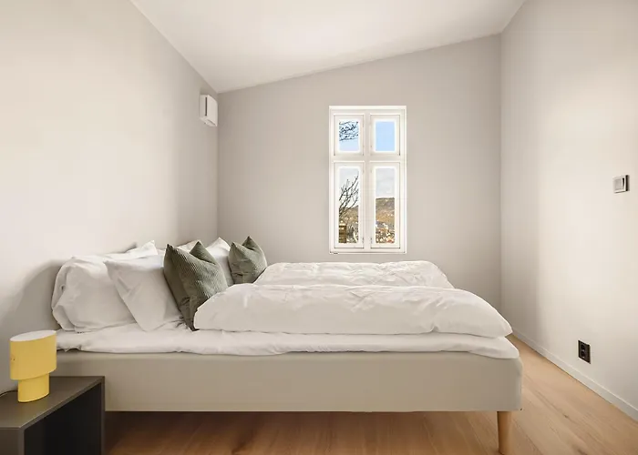 Panorama - View In L 2br & Terrace *