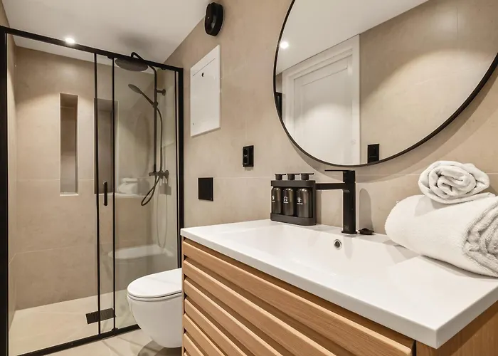 Panorama - View In L 2br & Terrace Daire